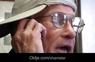 پورن جنسی این مرد گروه دختر را کیردرداخل کس با عنوان دختر تهیه کرد.