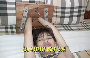 پورن جنسی بلوند باریک و پاهای عکس های سکسی کون و کوس بلند استمناء واژینال با dildo را نشان می دهد