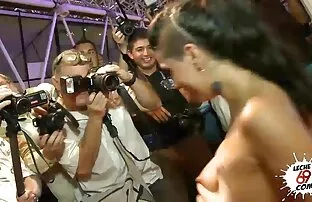 پورن جنسی مرد سیاه بعد از عكس كس و كون کار بانوی سفید پوست را لگد می زند