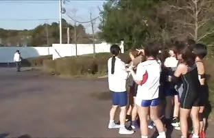 پورن جنسی انگشتان هاه جوراب دختران باکره را ماساژ عكس سكسى كس داده و او را روی میز لعنتی