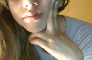 پورن جنسی دونات آلمانی در مقابل همسرش با دوربین تسلیم شد و تقدیر عكس كون كس او را روی صورتش گرفت